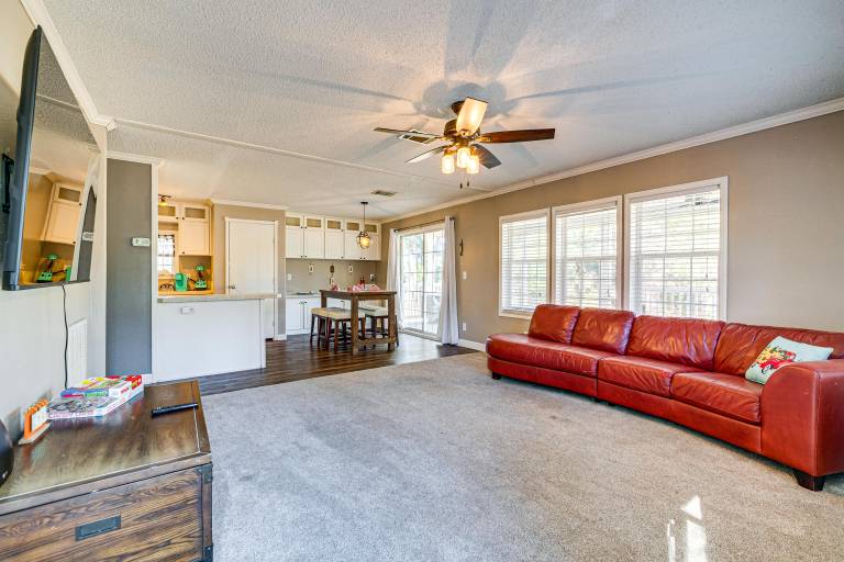 Paddle, Swim & More! Charming Home in High Springs in Alachua, FL