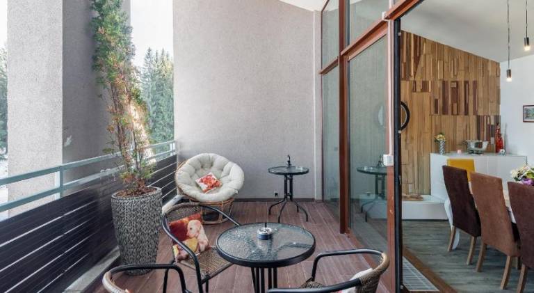 Vacation home with pool, terrace & grill — photo 4