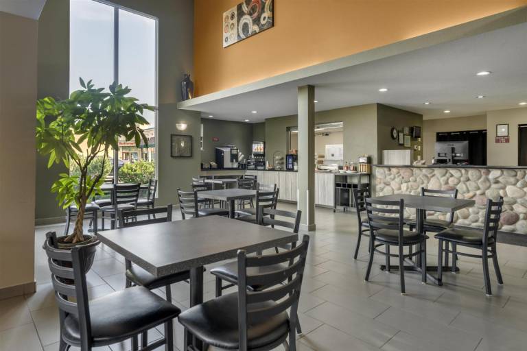 SureStay Plus by Best Western Lethbridge — photo 3