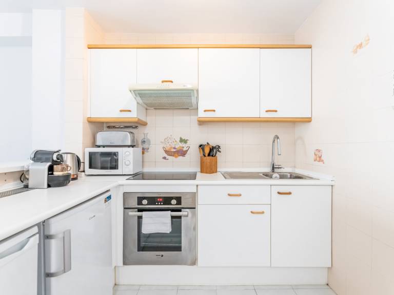 Rental apartment with fast internet, pool & patio | Water view | Suitable for remote work | Pets allowed — photo 4