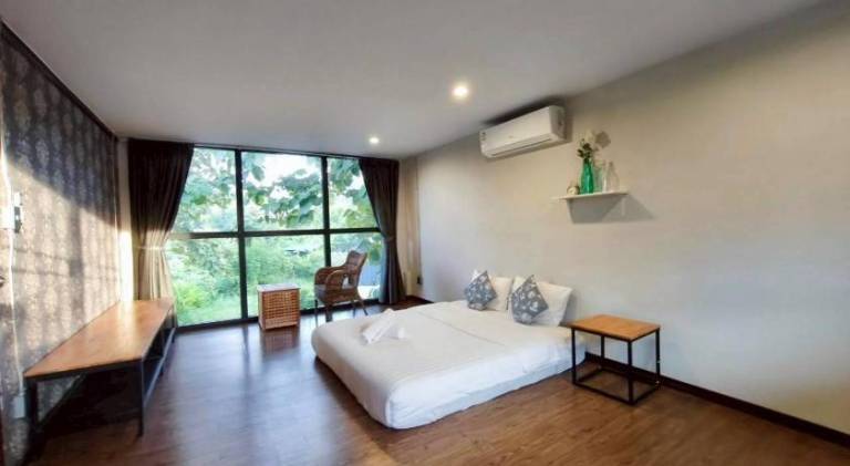 Villa with private pool & patio | Dogs allowed — photo 2