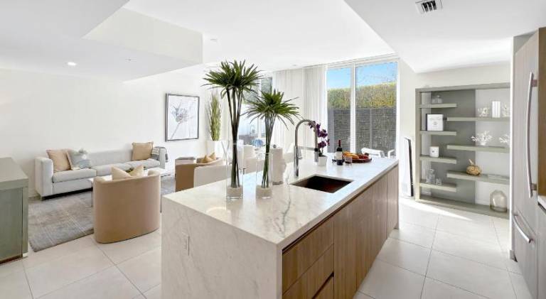 Tiffany Tides - Resort-Style Beach Townhome - Gym, Rooftop Pool and Sauna — photo 5