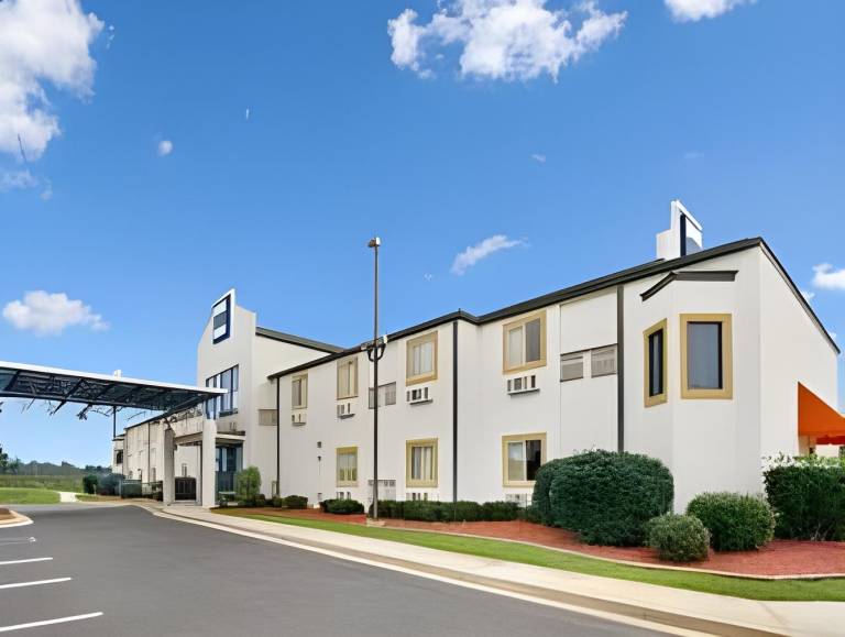 Howard Johnson by Wyndham Tifton GA I-75 in Tifton, GA