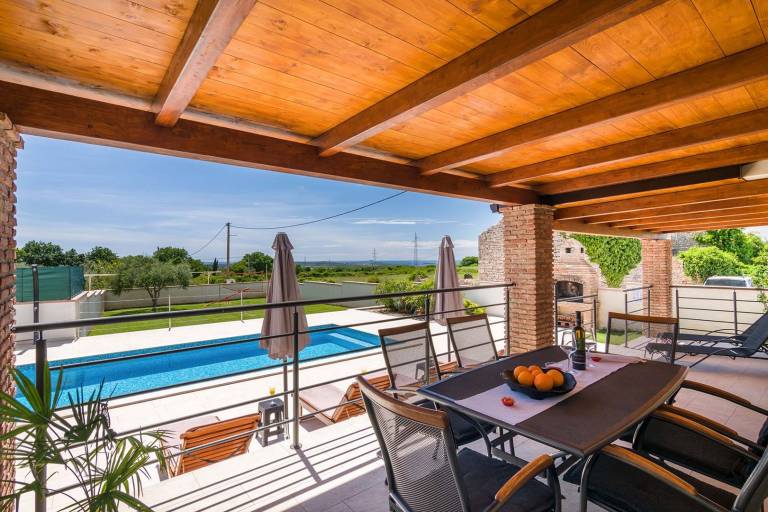 Fully equipped beautiful villa with yard, private pool & fast internet | Pets allowed — photo 3