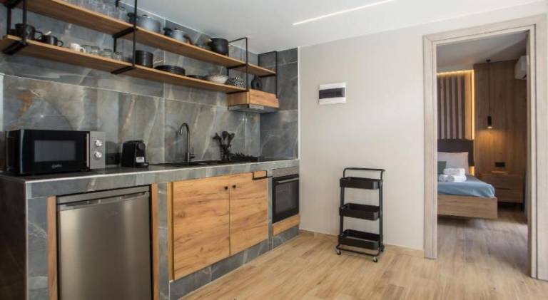 Holiday apartment with patio & hot tub — photo 3