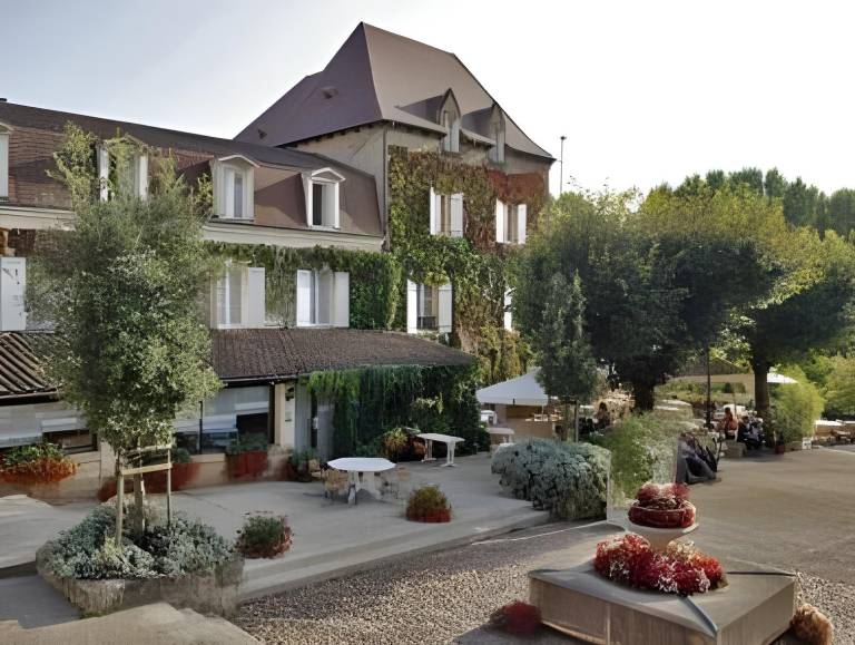 Hostellerie du Passeur - Hotel & Restaurant - Climatisation et Piscine chauffee in Les Eyzies