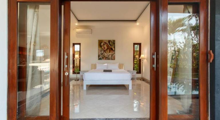 Villa with pool — photo 2