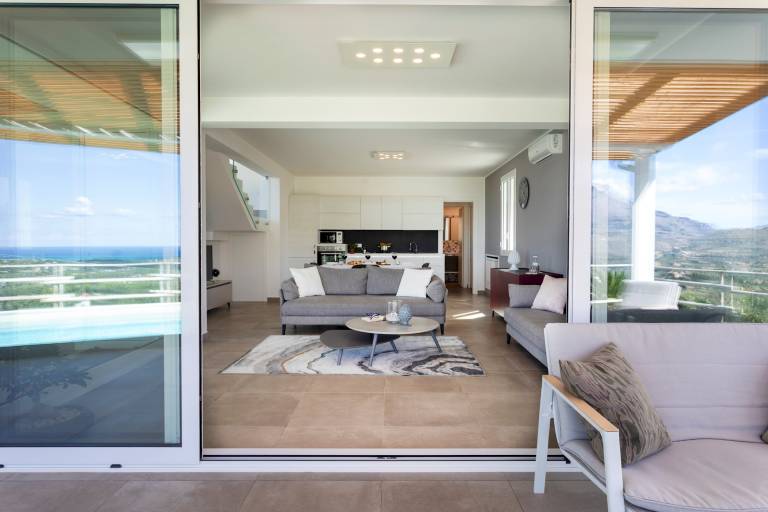 Family-friendly wonderful villa with private pool, BBQ & garden | Panoramic view | Pet-friendly — photo 5