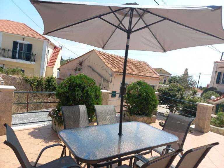 Traditional Country House with Shared Terrace, Wi-Fi, and Air Conditioning in Kefalonia