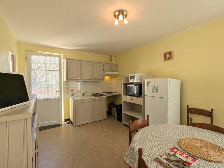 Cottage with yard & BBQ — photo 2