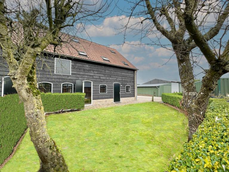 Sch&ouml;ne Erdgeschosswohnung mit privatem Garten