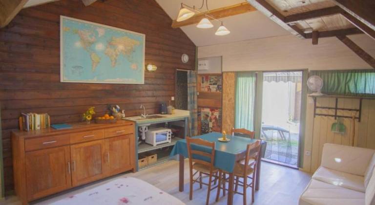 Holiday apartment with pool — photo 4