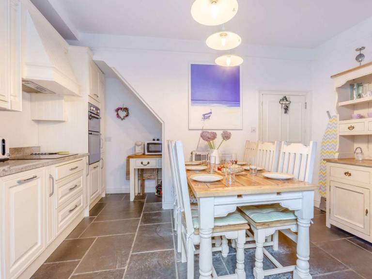 Fully equipped charming cottage with yard | Close to the beach | Pets are welcome — photo 3