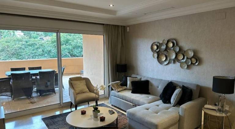 Holiday apartment with jacuzzi & pool — photo 2