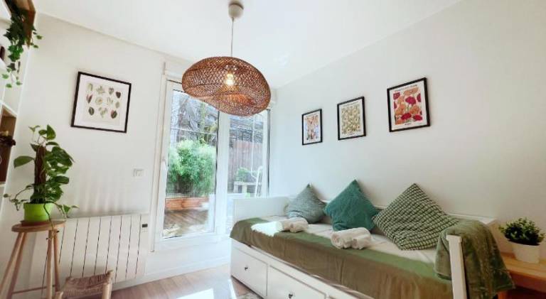 Rental apartment with garden | Pets are welcome in Nanterre
