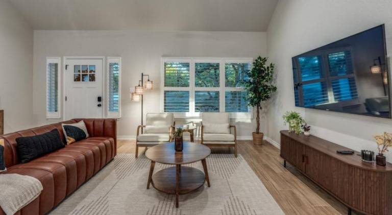 Hot Tub, Fire Pit, LUX Interior, Pet Friendly in Canyon, TX