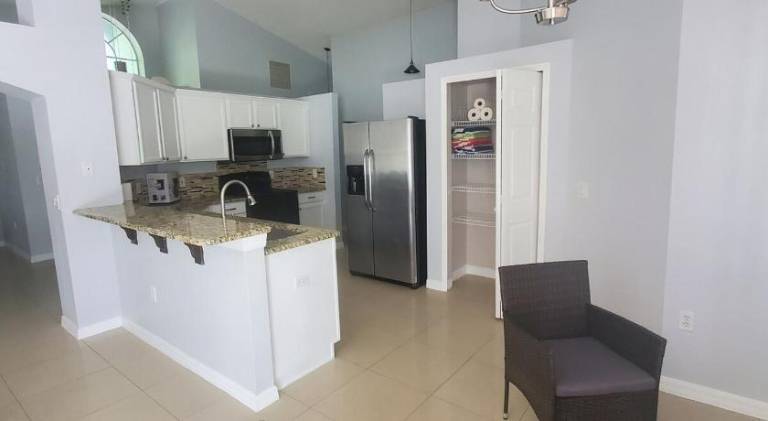 Vacation home with hot tub & pool — photo 3