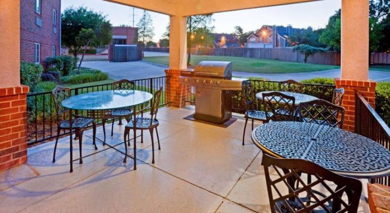 Sonesta Simply Suites Arlington Entertainment District — photo 4