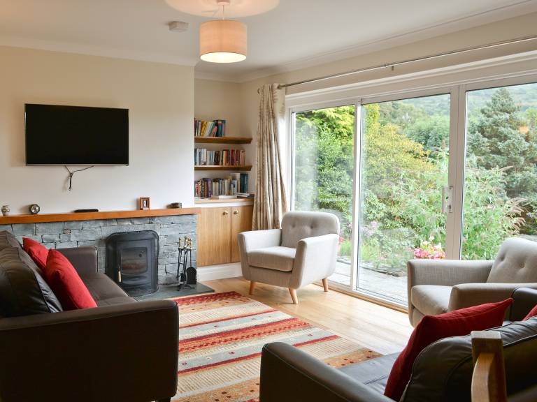 Cottage with garden — photo 3