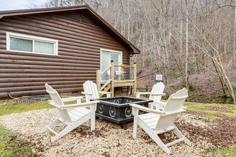 Creekside Home w/ Hot Tub, 3 Mi to Dtwn Gatlinburg — photo 3