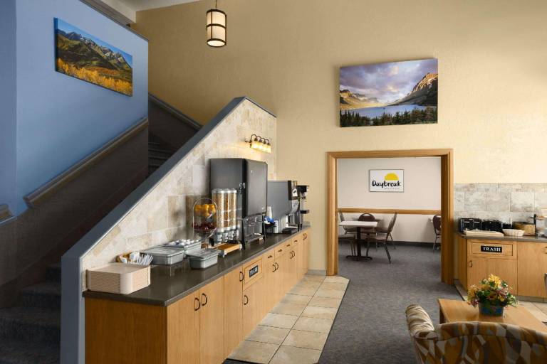 Days Inn by Wyndham Great Falls — photo 2