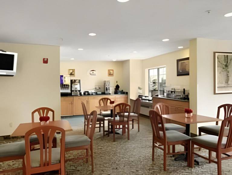 Super 8 By Wyndham Columbus West in Columbus, OH