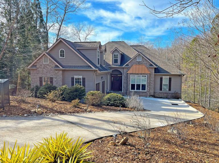 House Lake Lure