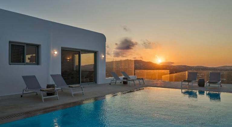 Villa with yard, private pool & patio in Mykonos