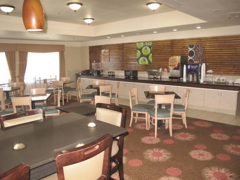 La Quinta Inn & Suites by Wyndham Seguin — photo 5