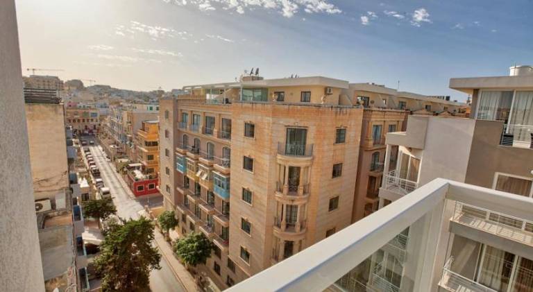 Beautiful rental apartment with patio | Pets allowed in St. Julian's