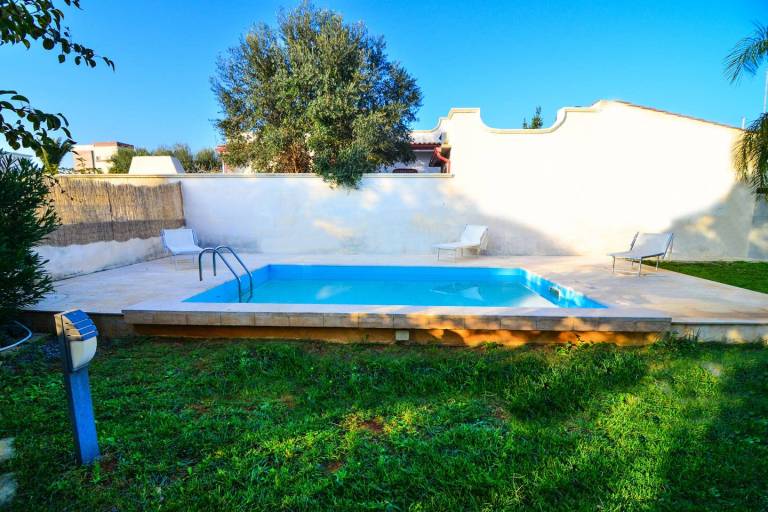 Villa with garden, barbecue & private pool | Nature view — photo 4