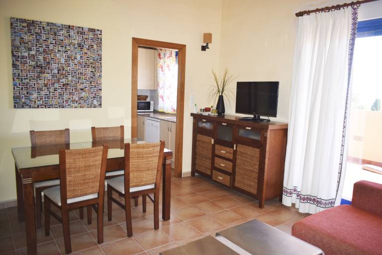Holiday apartment with pool, patio & garden — photo 4