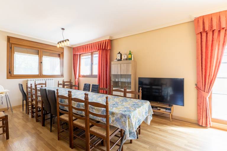 Children-friendly house with private pool, terrace & hot tub | Mountain view | Suitable for remote work | Pets allowed — photo 4