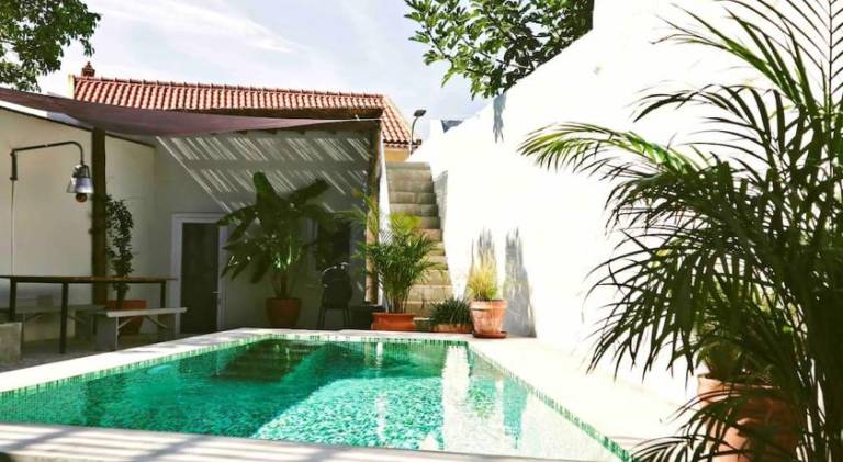 House with private pool, yard & BBQ — photo 3