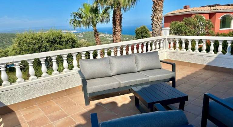 Villa with patio, BBQ & private pool | Suitable for remote work — photo 3