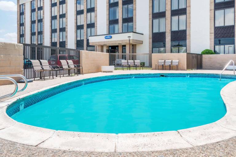 Days Inn by Wyndham Amarillo East — photo 2
