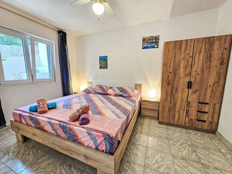 Rental apartment with patio, yard & barbecue | Sea view — photo 3