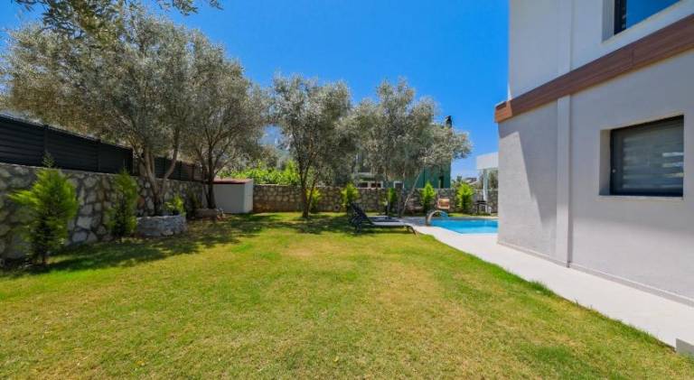 Fully equipped villa with terrace, private pool & yard | Dogs allowed — photo 4