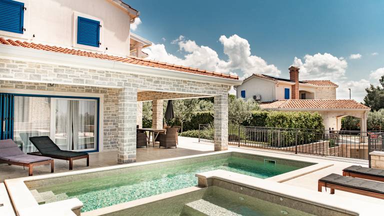 Charming villa with sauna, private pool & patio | Pets are welcome — photo 4