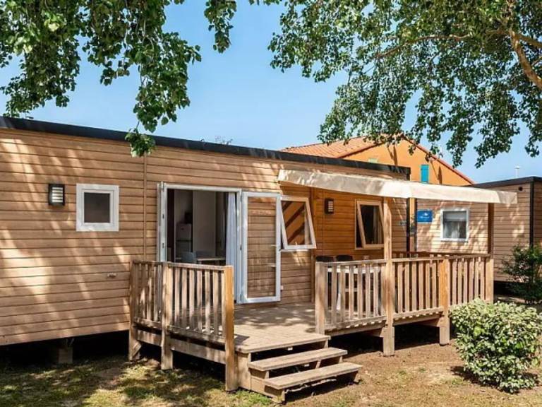 Children-friendly mobile home with patio & pool | Beach nearby | Pets are welcome — photo 4