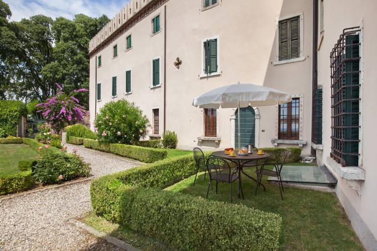 Holiday apartment with patio, garden & pool | Dogs allowed — photo 5
