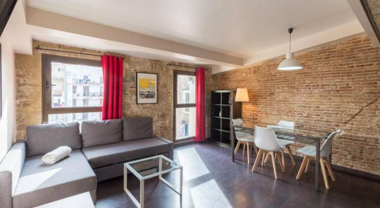 Apartment with patio | Close to Barcelona Cathedral | Pet-friendly — photo 2