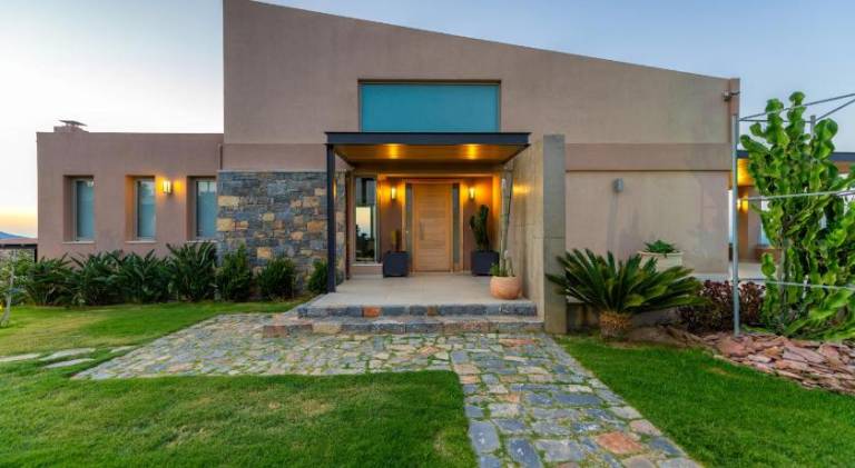 Villa with BBQ, terrace & private pool in Malevizi