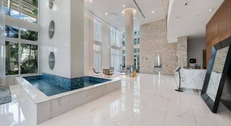 Vacation home with pool | Next to Bayfront Park | Suitable for remote work — photo 3