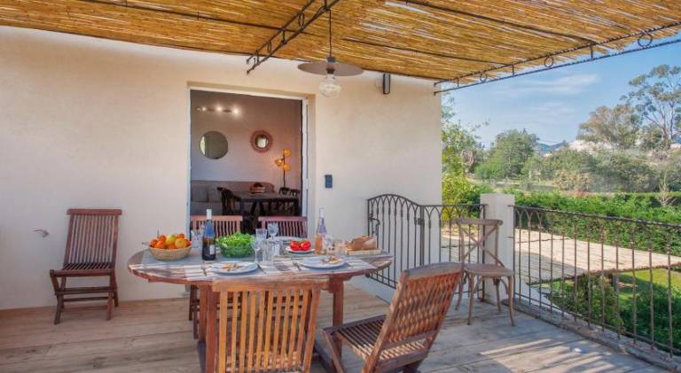Vacation home with patio & pool — photo 5