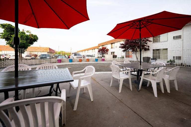 HERMISTON INN & SUITES — photo 3
