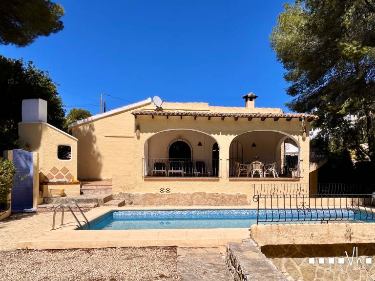 Villa with BBQ, garden & private pool — photo 3
