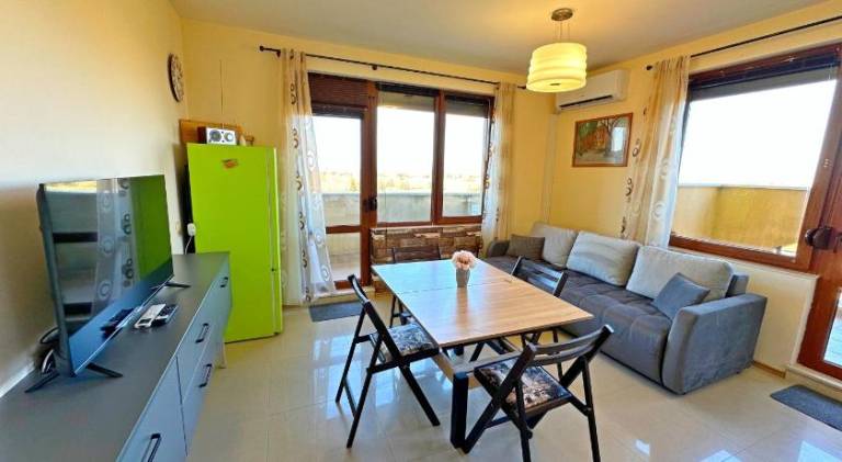 Holiday apartment with pool & jacuzzi in Balchik