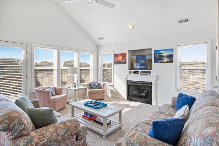 Sunny Lagoon 2070 ft to the beach Hot Tub and Dog Friendly — photo 4