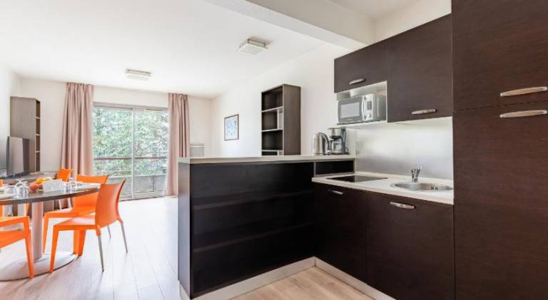 Serviced apartment with terrace | Good for workation — photo 2